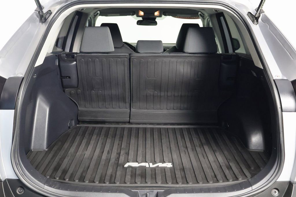Used 2021 Toyota RAV4 XLE image 14