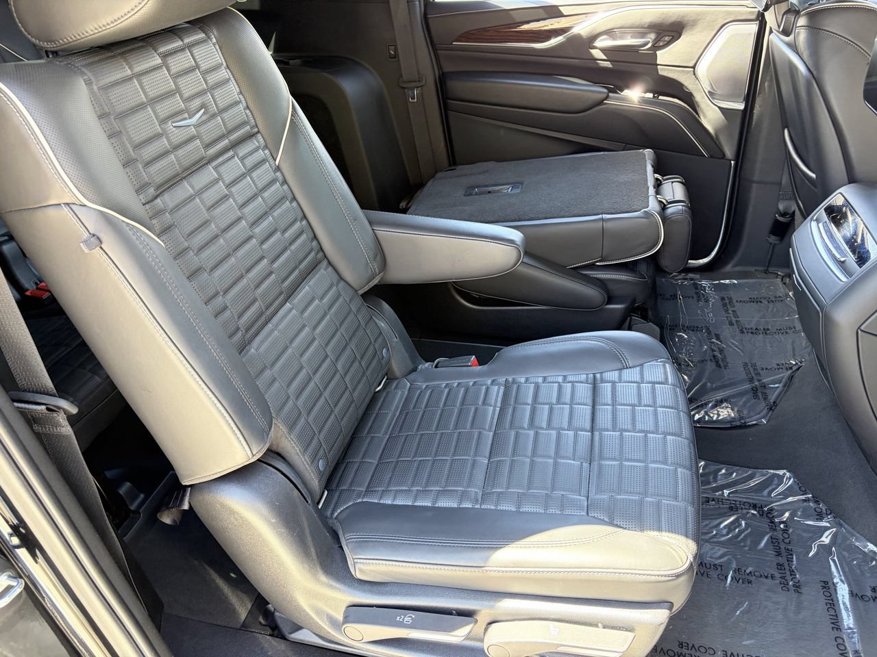 Used 2021 Cadillac Escalade ESV Premium Luxury Platinum AWD/4WD image 13