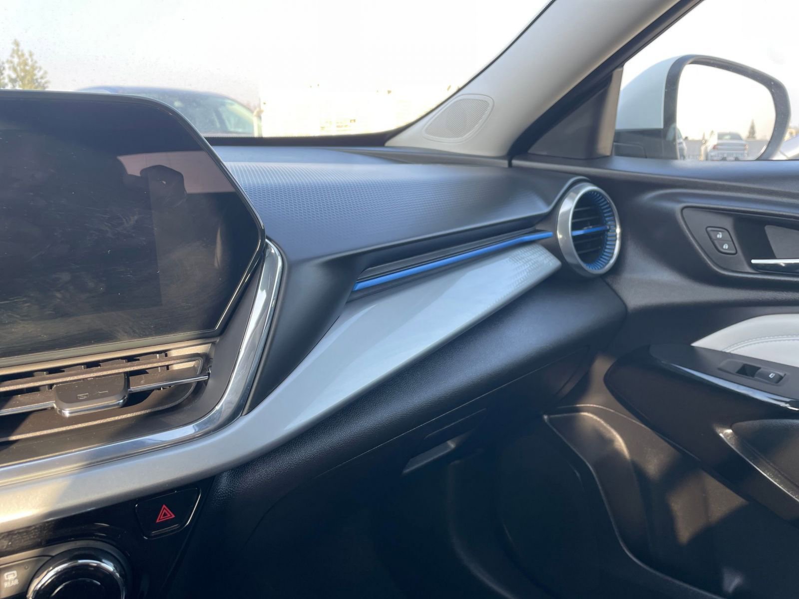 Used 2025 Chevrolet Trax LT w/ LT Convenience Package image 33