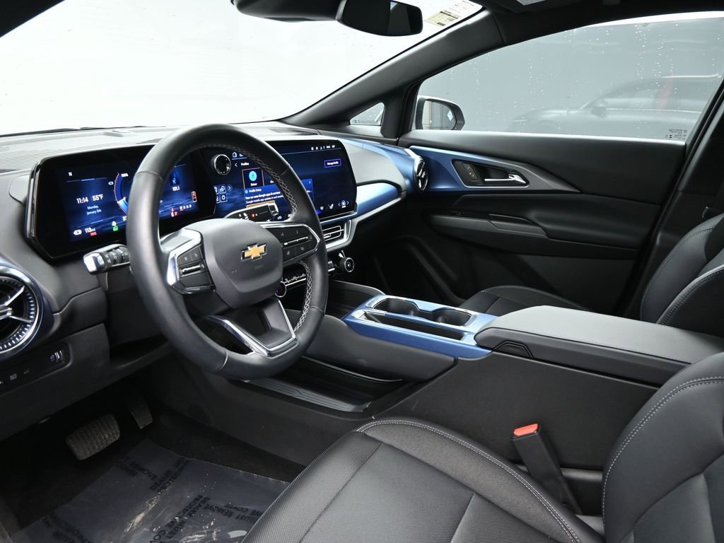 Used 2025 Chevrolet Equinox EV LT w/ Convenience Package image 8