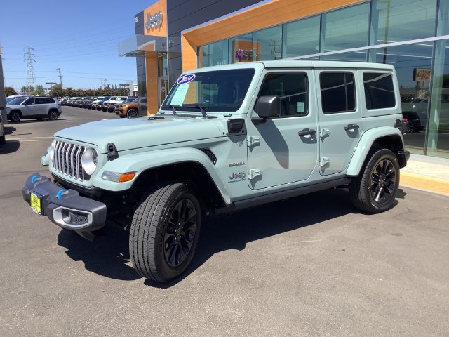 Used 2024 Jeep Wrangler Unlimited Sahara w/ Technology Group AWD/4WD image 5