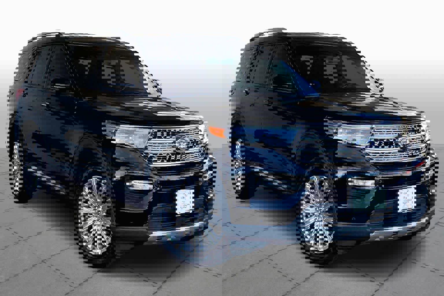 Used 2022 Ford Explorer Limited w/ Equipment Group 301A image 2