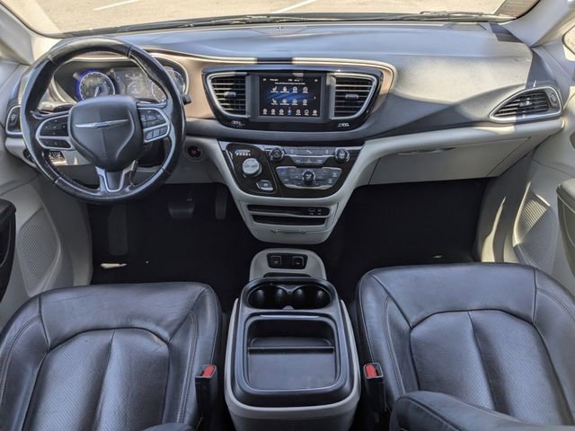 Used 2019 Chrysler Pacifica Touring-L FWD image 18