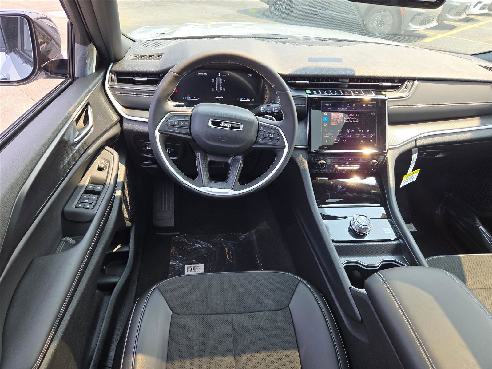 New 2025 Jeep Grand Cherokee Altitude image 21