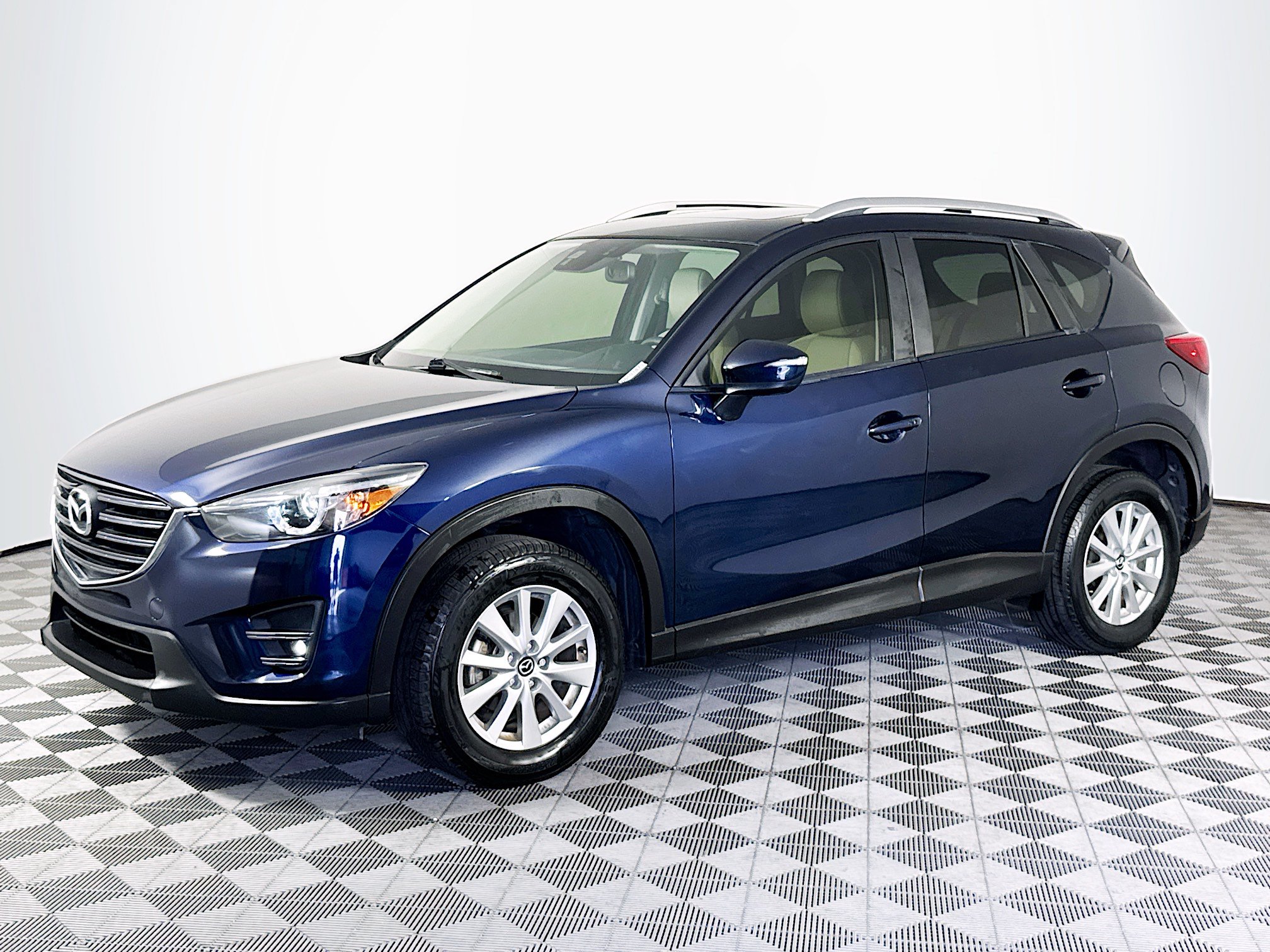 Used 2016 MAZDA CX-5 Touring w/ Touring Technology Package FWD image 4