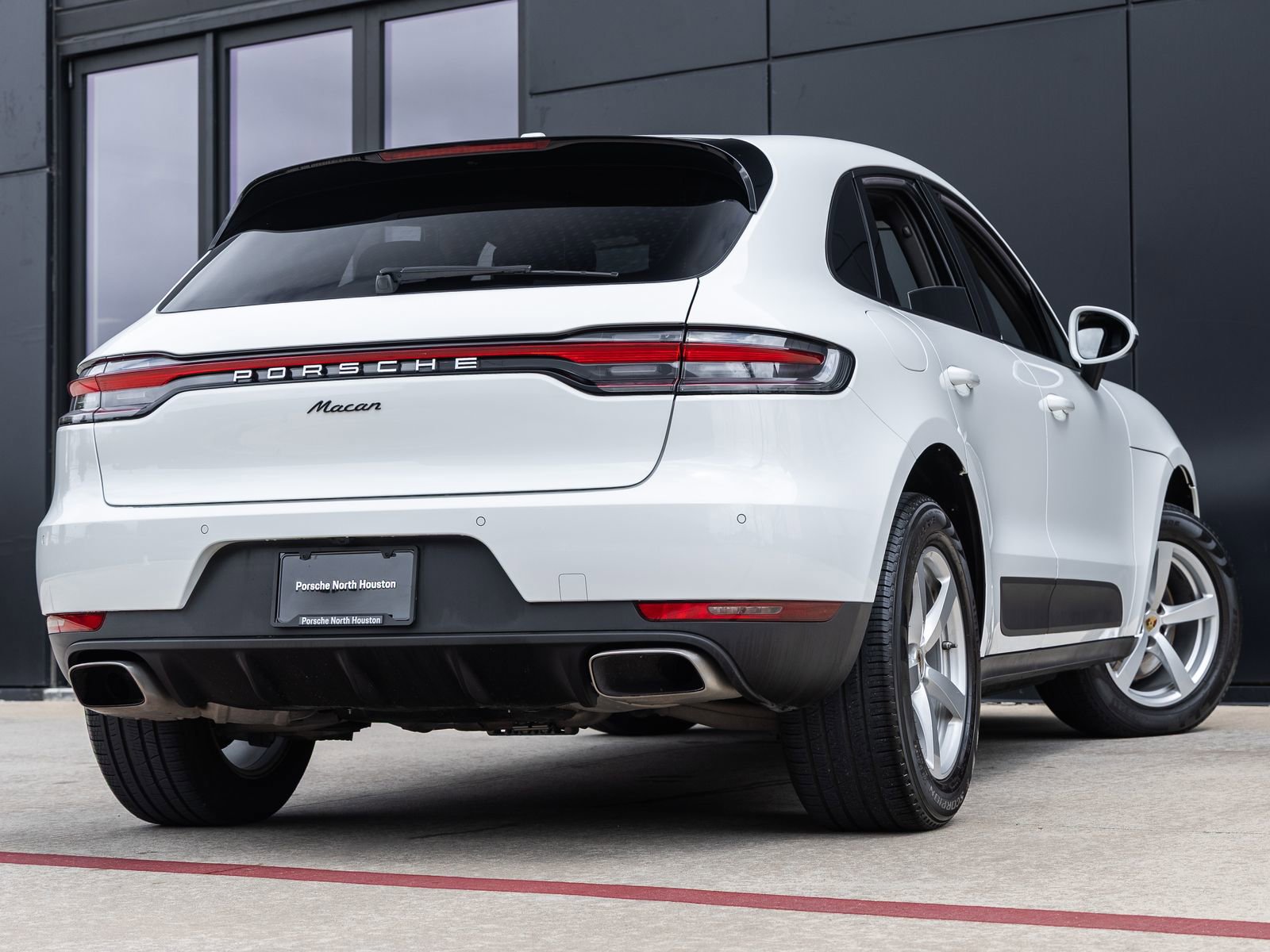Certified 2021 Porsche Macan AWD/4WD image 11