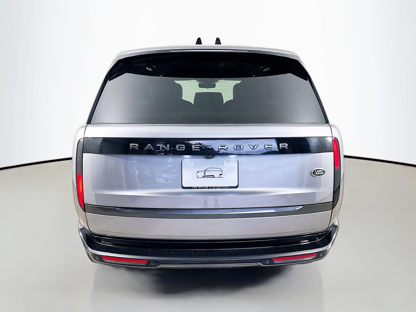Used 2023 Land Rover Range Rover Long Wheelbase Autobiography AWD/4WD image 6