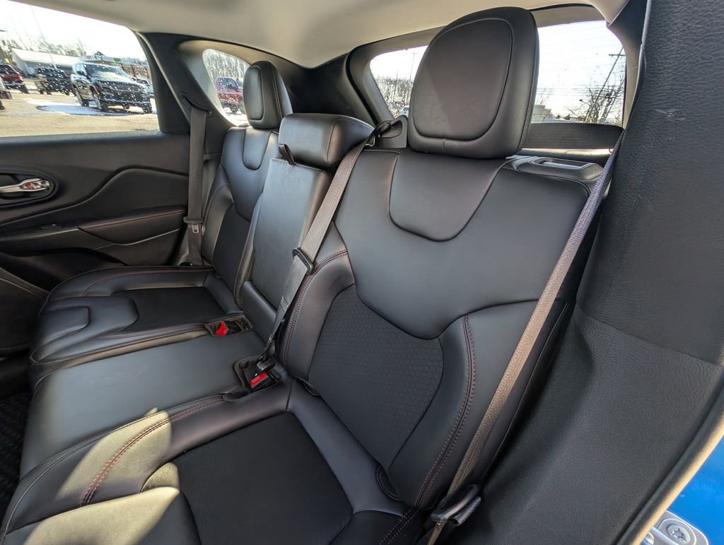 Used 2021 Jeep Cherokee Trailhawk image 16