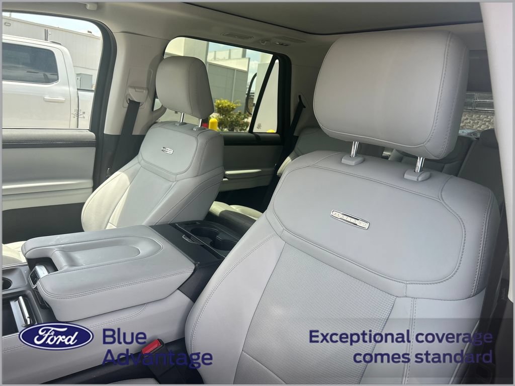 Used 2025 Ford Expedition Platinum w/ Driver's Package AWD/4WD image 11