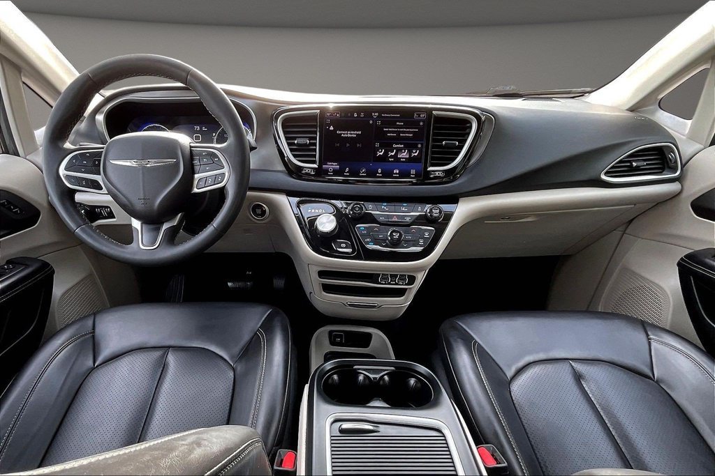 Used 2023 Chrysler Pacifica Touring-L FWD image 10