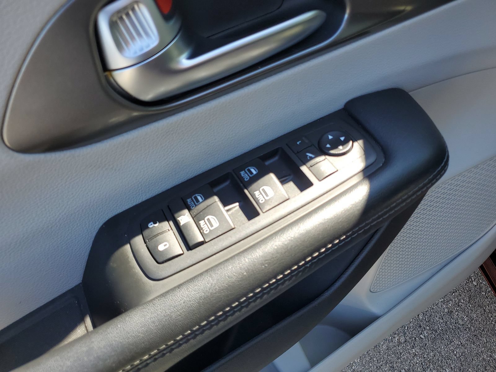 Used 2019 Chrysler Pacifica Limited FWD image 22