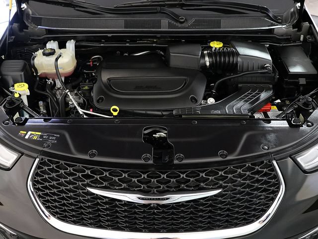 Used 2025 Chrysler Pacifica Select FWD image 35