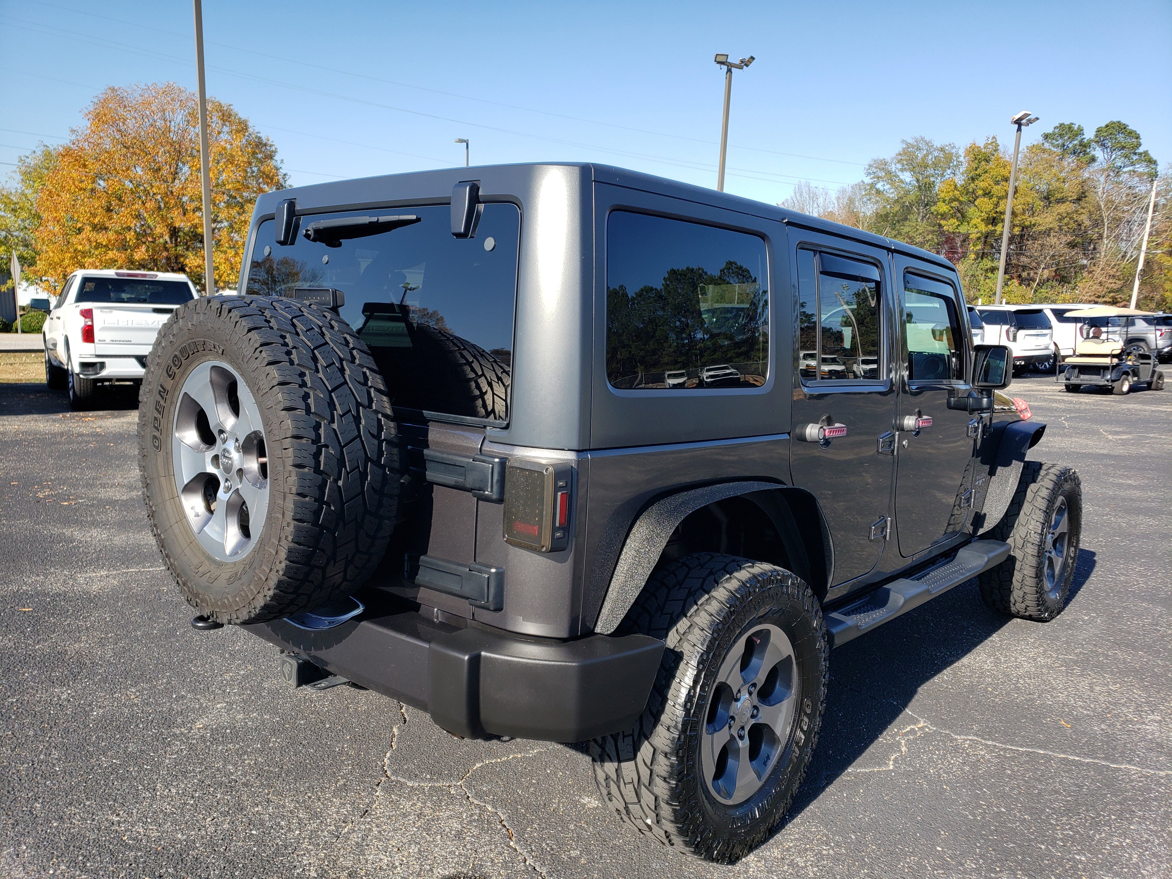 Used 2016 Jeep Wrangler Unlimited Sahara image 3