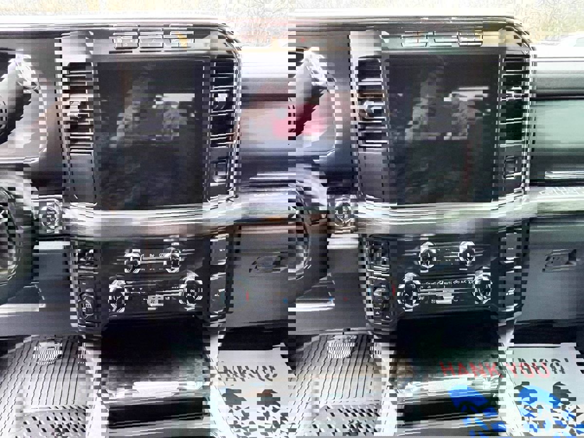 Used 2023 Ford F250 Lariat w/ Sport Appearance Package AWD/4WD image 13