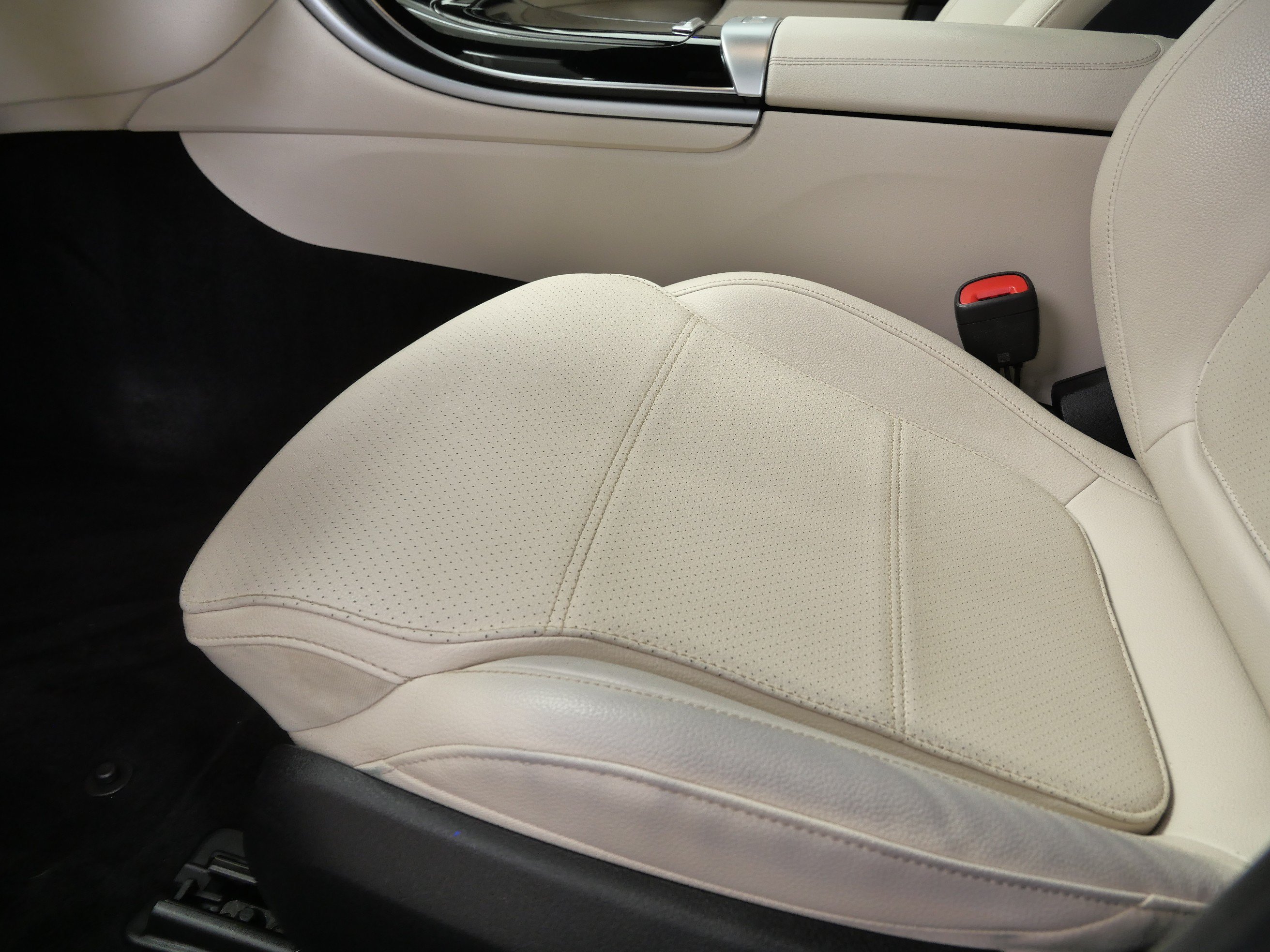 Certified 2023 Mercedes-Benz C 300 4MATIC Sedan image 18
