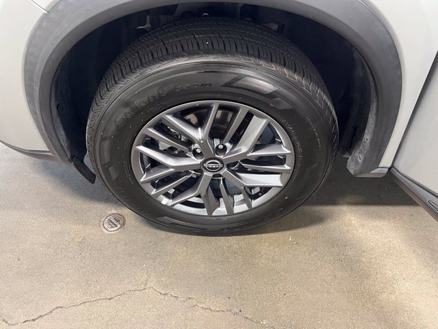 Used 2024 Nissan Rogue S AWD/4WD image 30