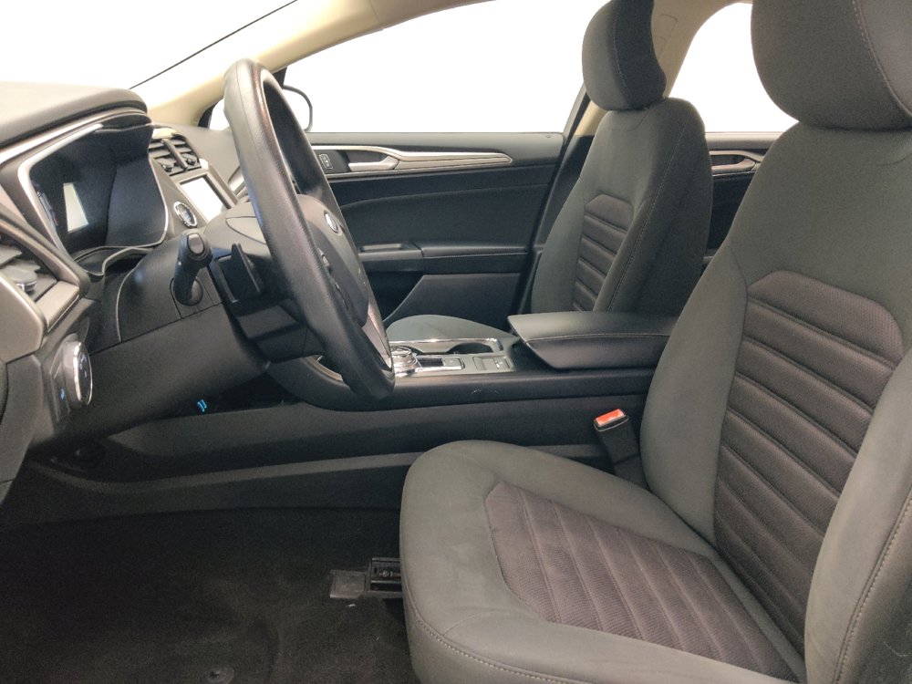 Used 2019 Ford Fusion SE FWD image 17
