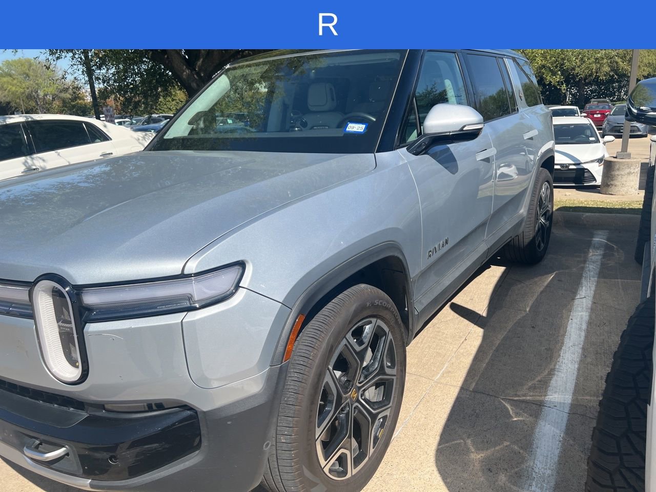Used 2025 Rivian R1S Adventure image 2