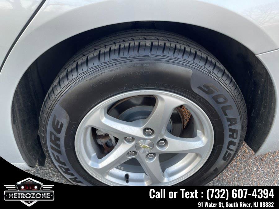 Used 2017 Chevrolet Malibu LS image 30