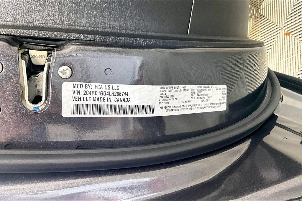 Used 2020 Chrysler Pacifica Limited w/ Advanced Safetytec Group FWD image 33