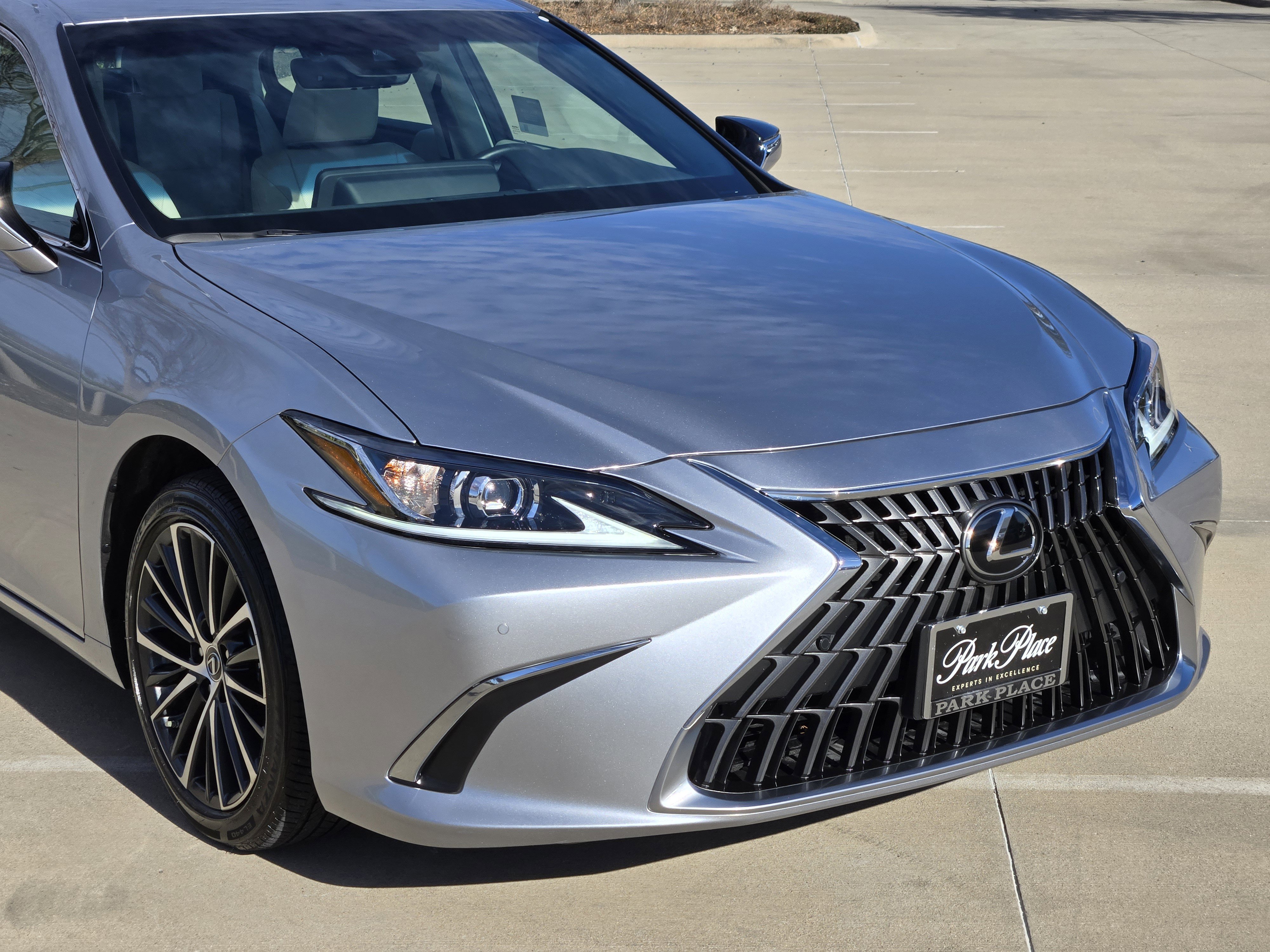 Used 2025 Lexus ES 300h w/ Premium Package image 10