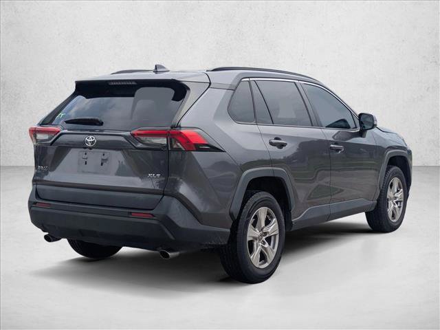 Used 2021 Toyota RAV4 XLE w/ Convenience Package FWD image 3