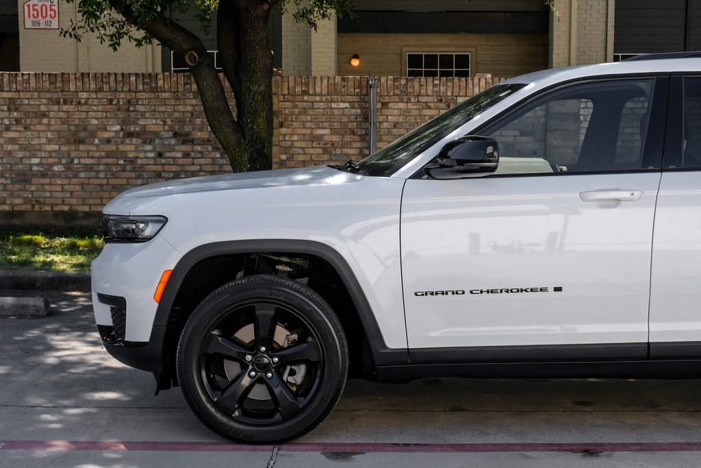 Used 2023 Jeep Grand Cherokee L Laredo image 21