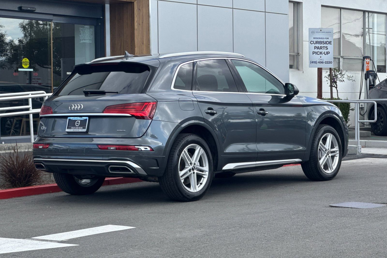 Used 2023 Audi Q5 e Premium Plus w/ Premium Plus Package AWD/4WD image 2