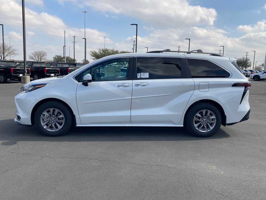 New 2026 Toyota Sienna XLE FWD image 8
