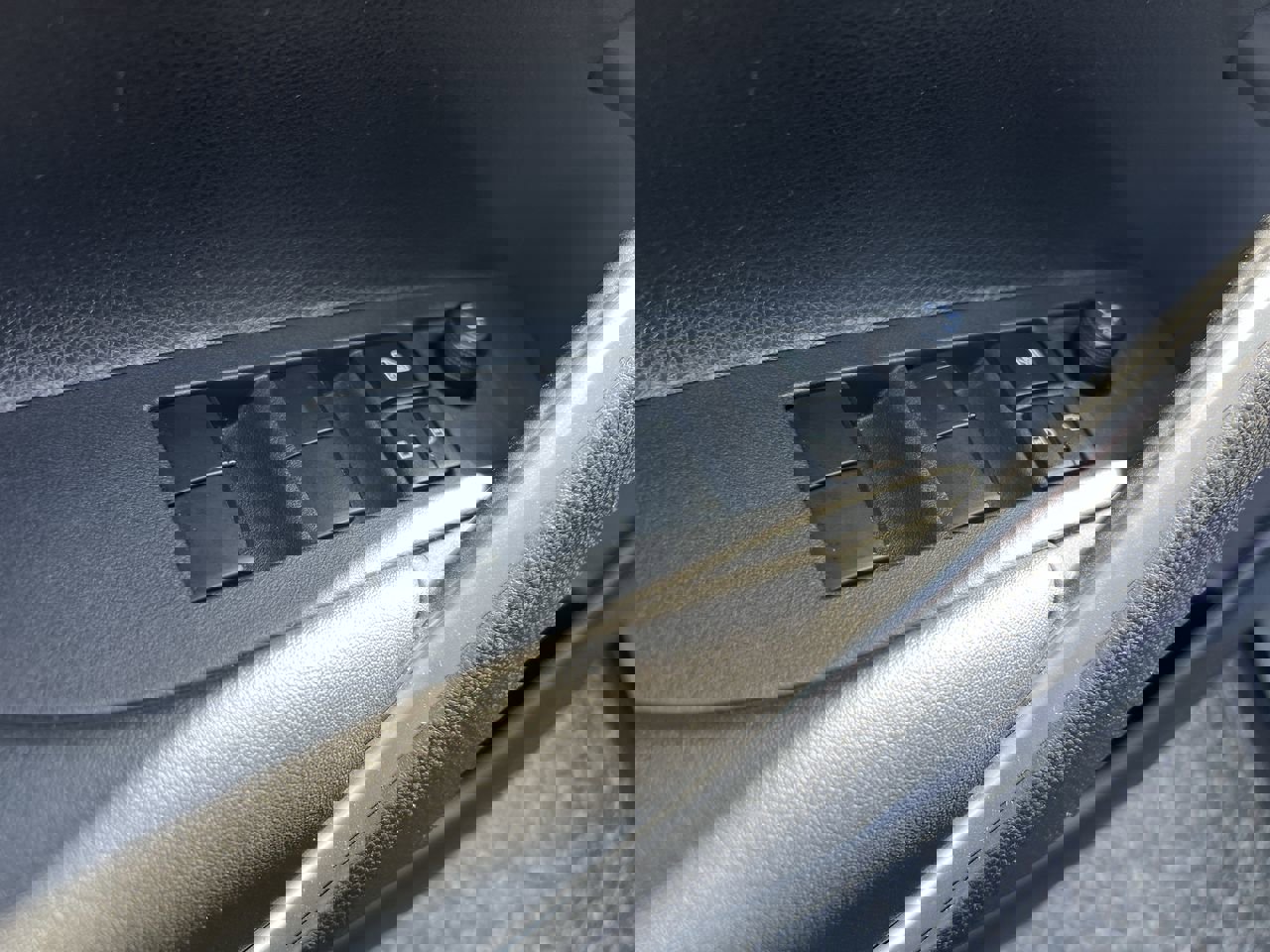 Used 2024 Toyota Corolla Cross XSE w/ Convenience Package image 15