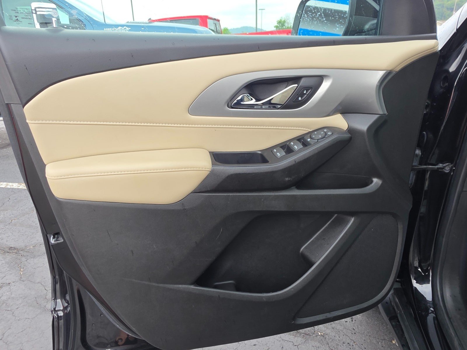 Used 2022 Chevrolet Traverse LS AWD/4WD image 31