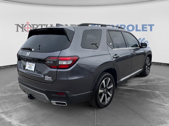 Used 2025 Honda Pilot Touring image 3