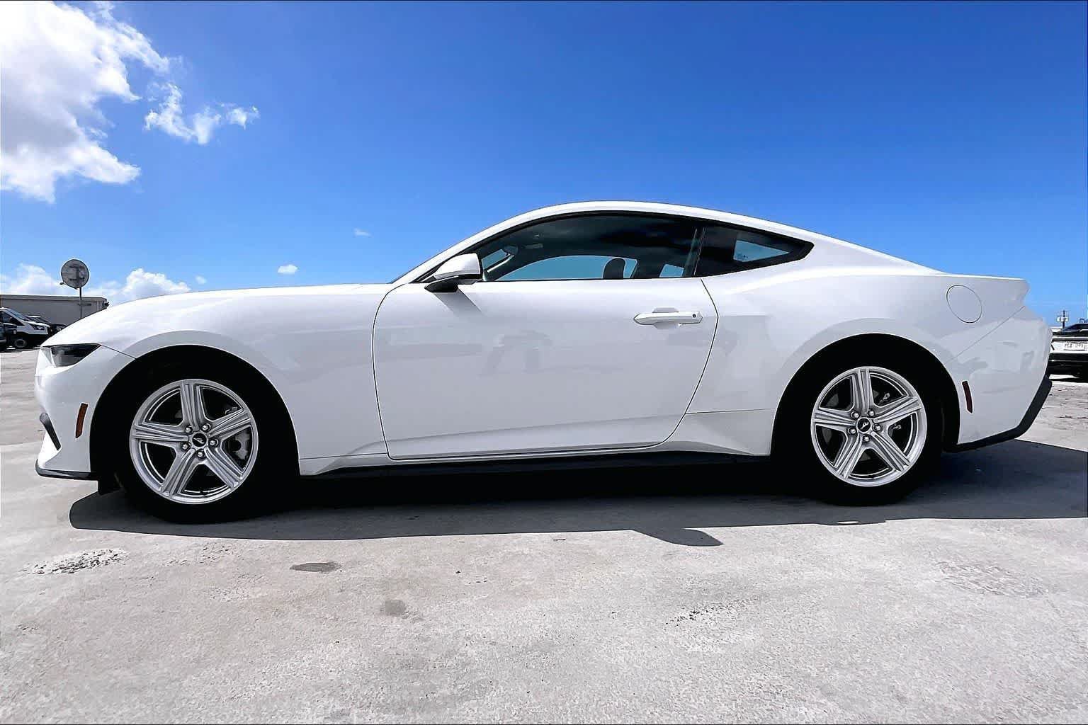 Used 2026 Ford Mustang Coupe RWD image 3