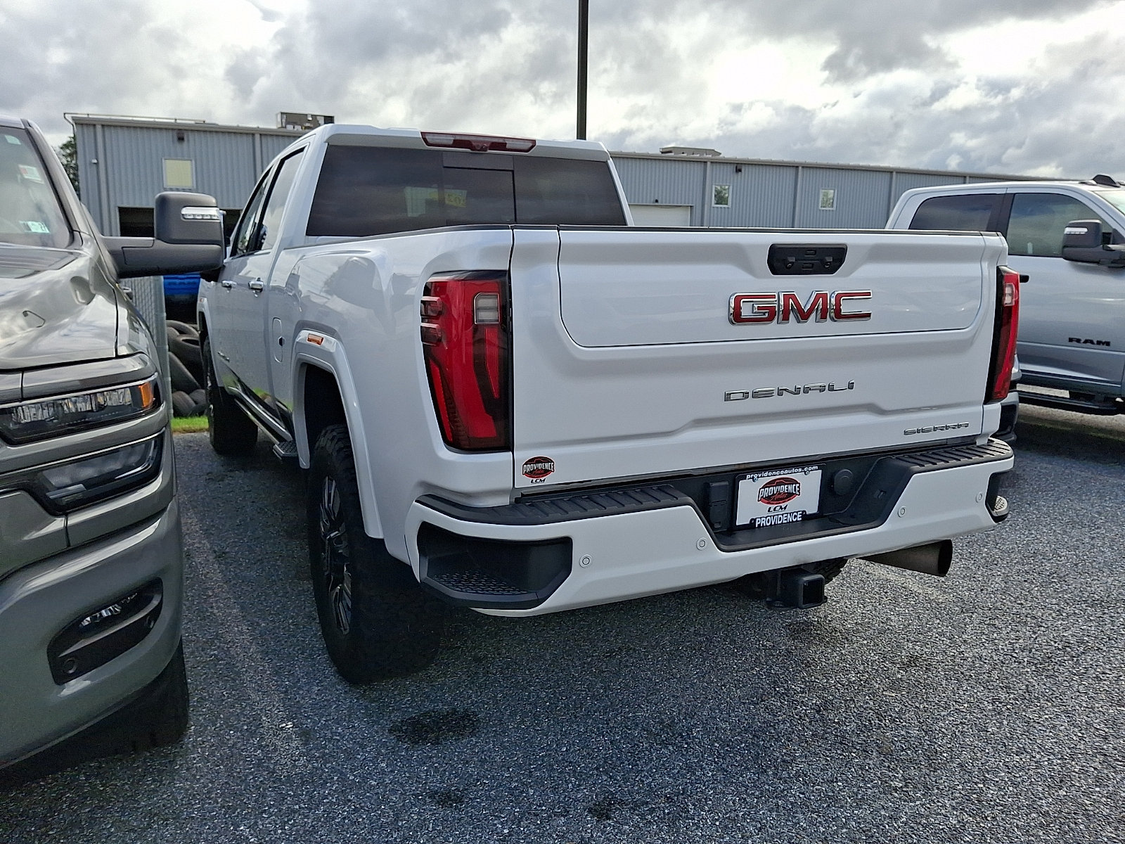 Used 2024 GMC Sierra 2500 Denali w/ Denali Reserve Package AWD/4WD image 3