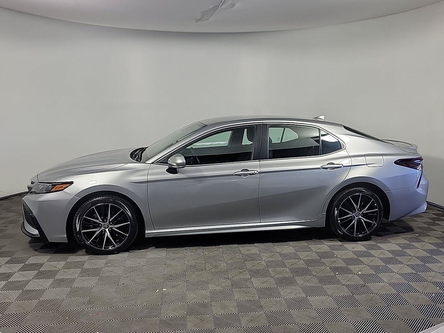 Used 2022 Toyota Camry SE FWD image 10