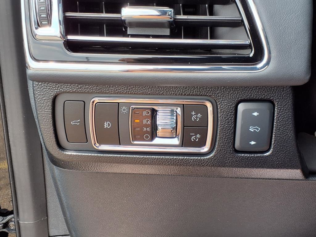 Used 2024 Lincoln Navigator Black Label image 19