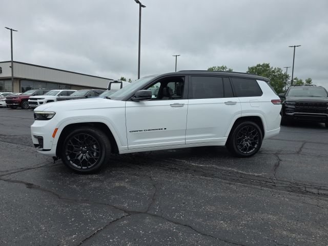 Used 2025 Jeep Grand Cherokee L Summit AWD/4WD image 3