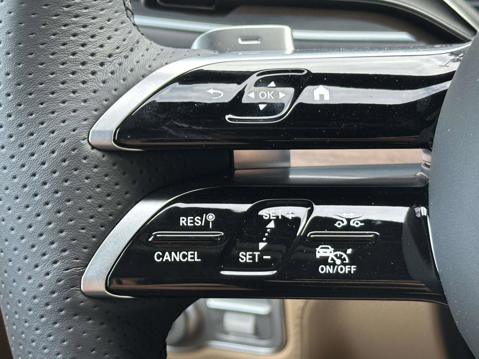 New 2026 Mercedes-Benz GLS 450 4MATIC image 14