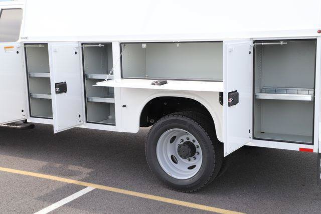 New 2026 Ford F550 4x4 Supercab Super Duty image 8
