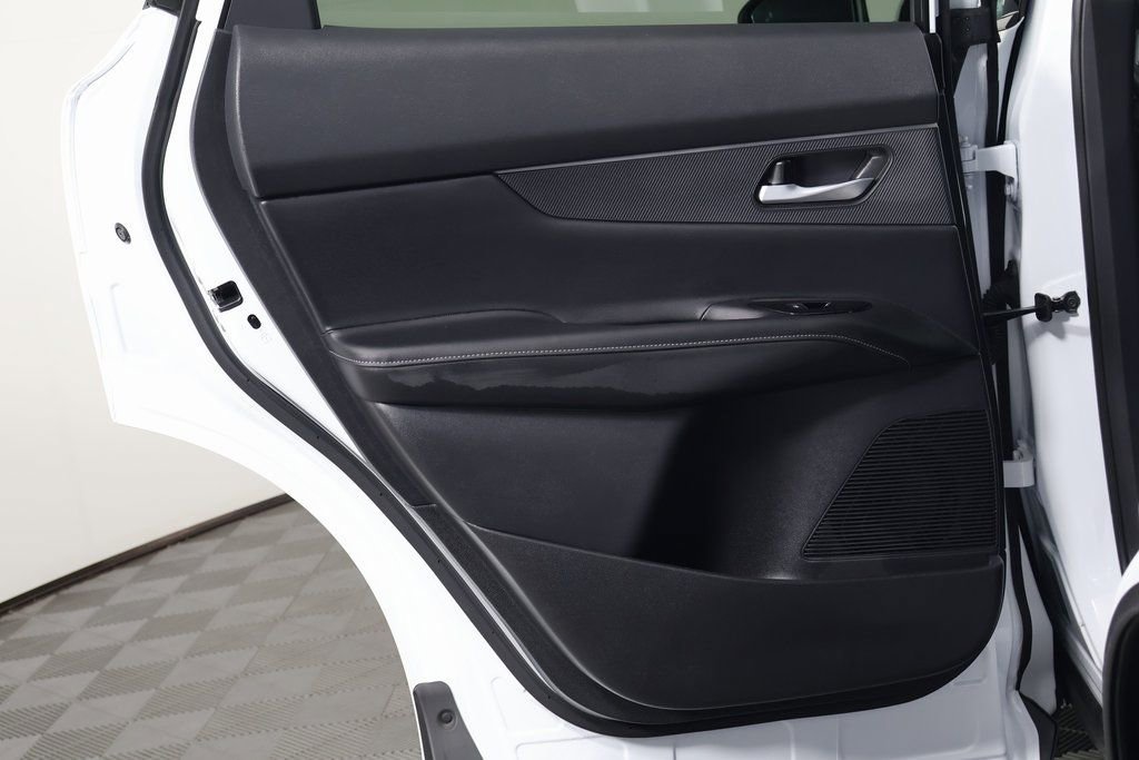 Used 2025 Nissan Murano SV FWD image 13