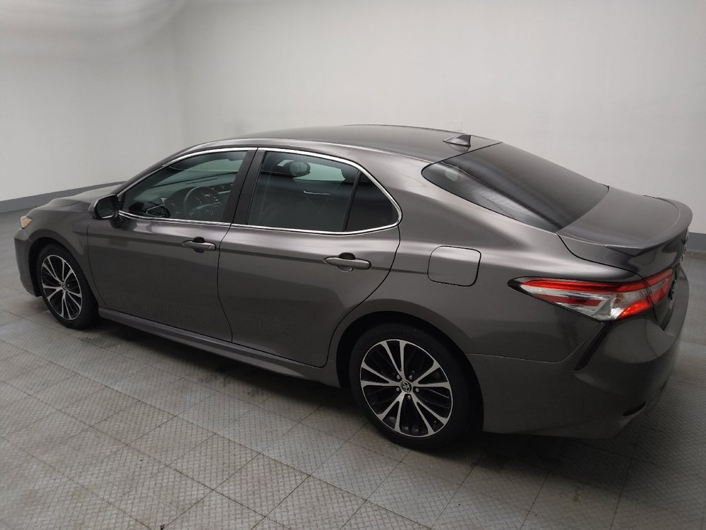 Used 2020 Toyota Camry SE image 3