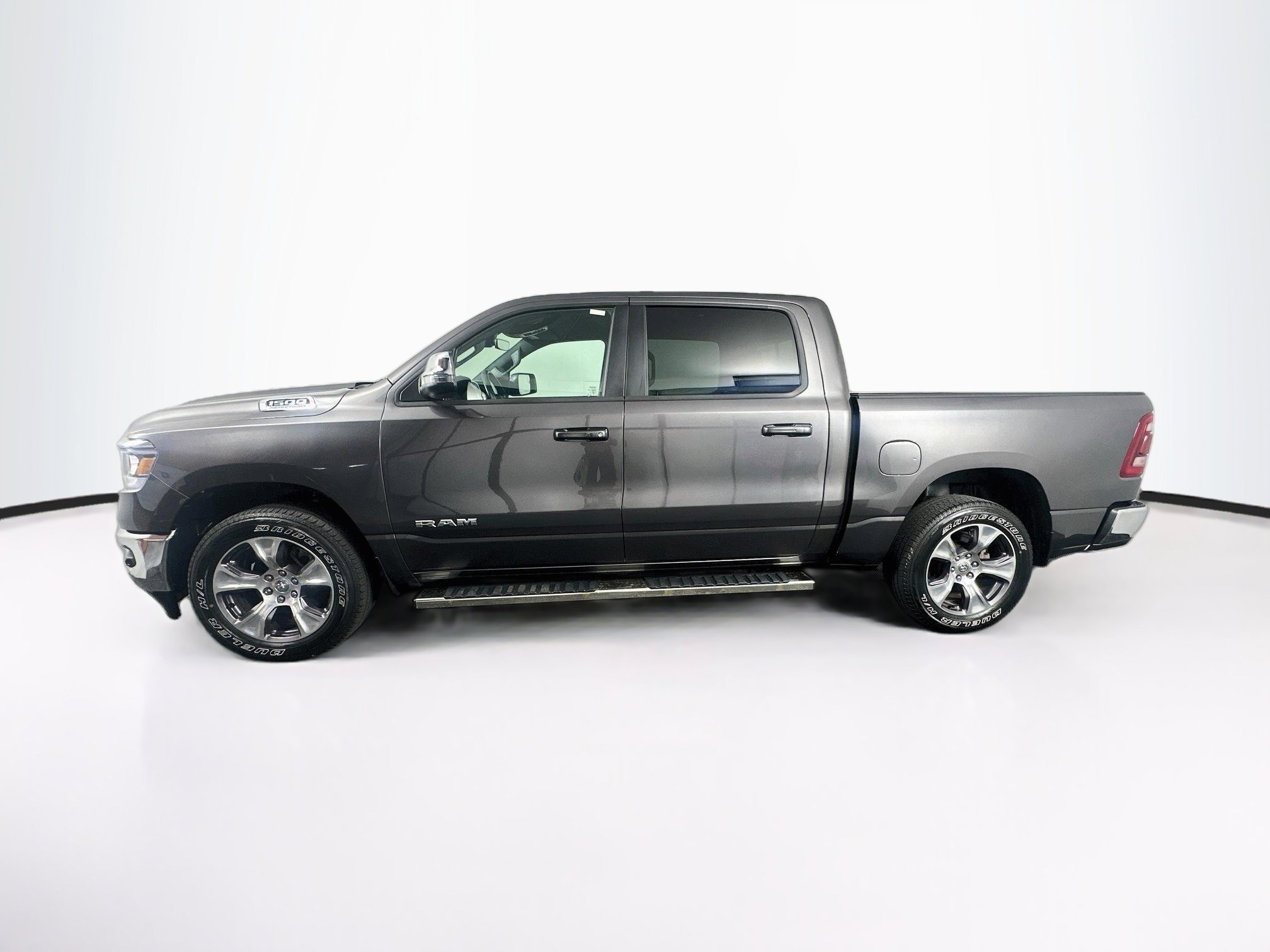 Used 2023 RAM 1500 Laramie AWD/4WD image 4