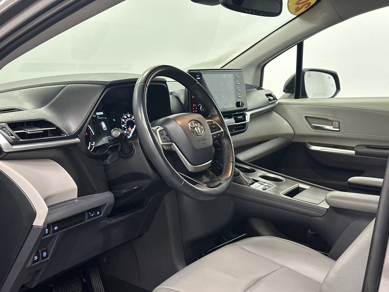 Used 2021 Toyota Sienna XLE image 15