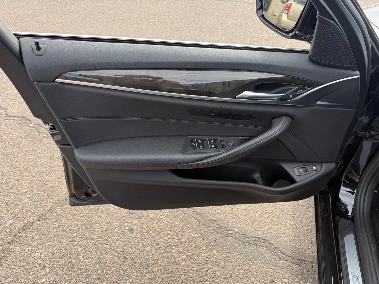 Used 2018 BMW 530e RWD image 15
