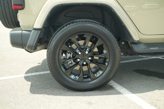 Used 2022 Jeep Wrangler Unlimited Sahara AWD/4WD image 42