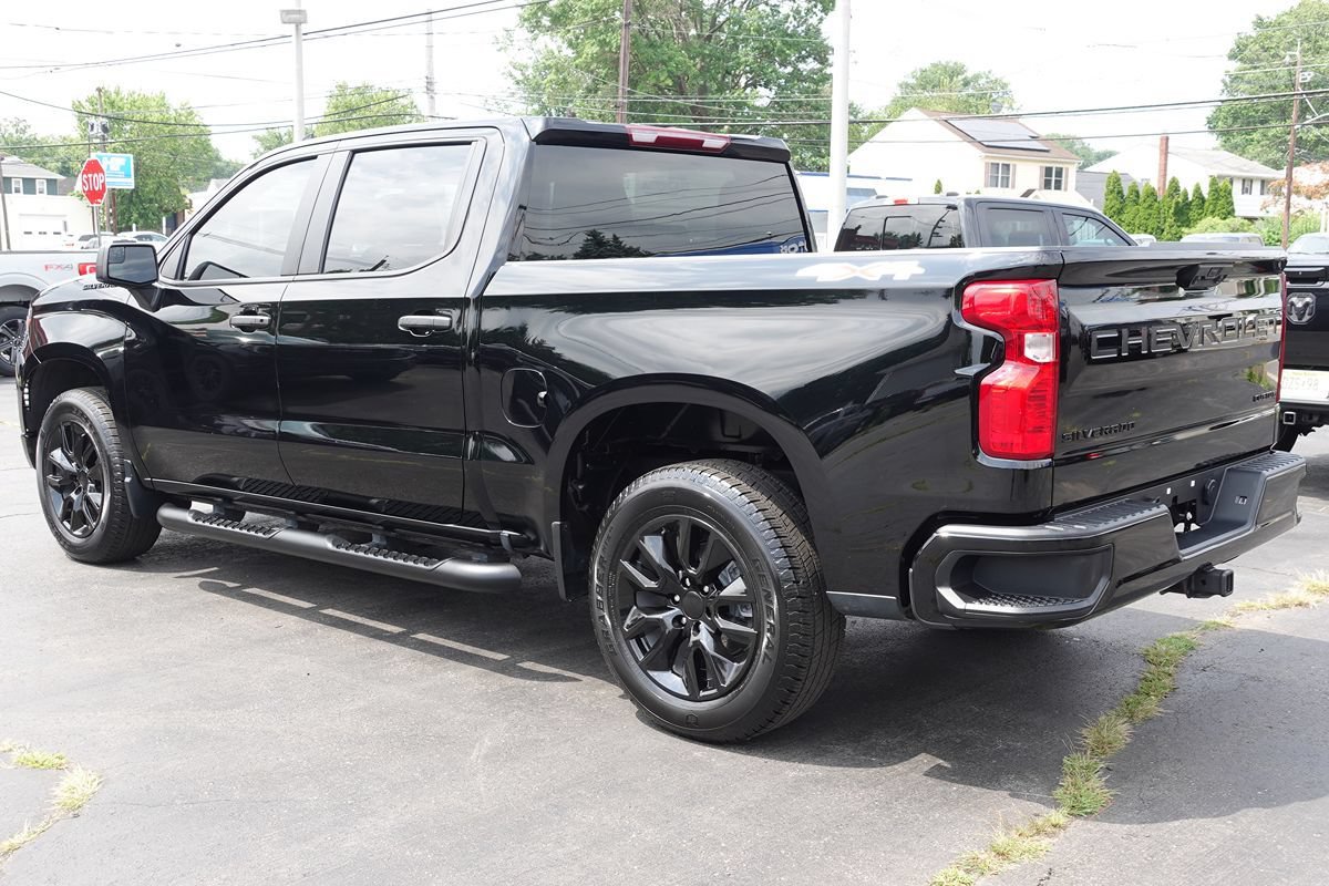 Used 2024 Chevrolet Silverado 1500 Custom w/ LPO, Dark Essentials Package AWD/4WD image 2