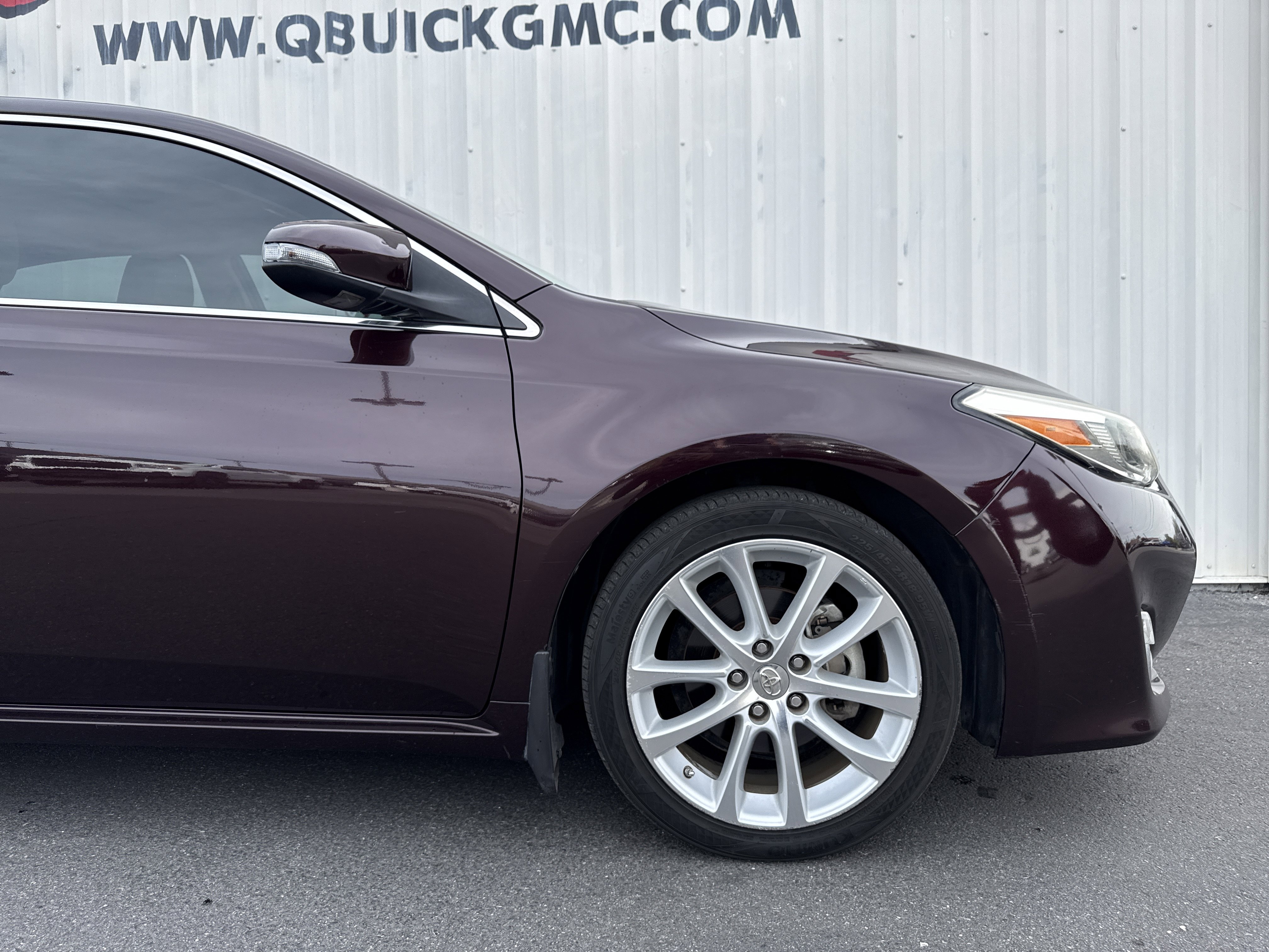 Used 2013 Toyota Avalon Limited image 26