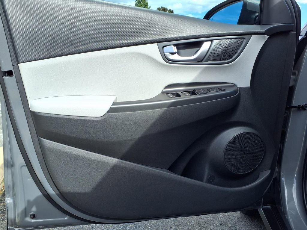 Used 2023 Hyundai Kona SE image 22