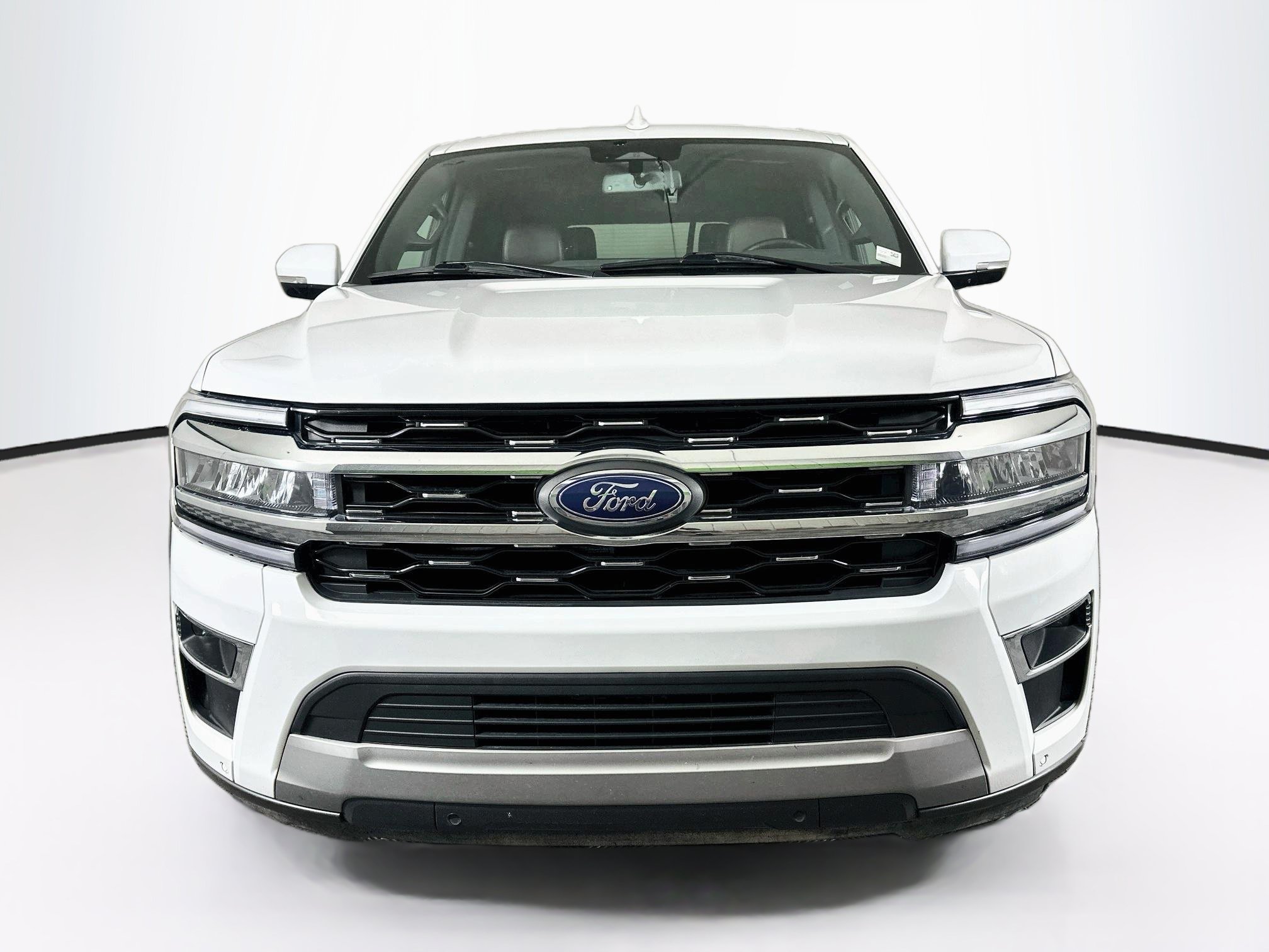 Used 2024 Ford Expedition Limited RWD image 2
