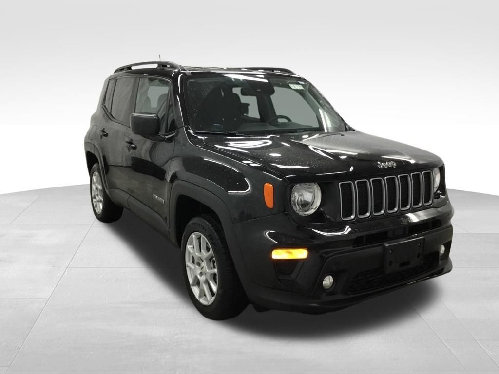 Used 2022 Jeep Renegade Latitude w/ Convenience Group AWD/4WD image 3